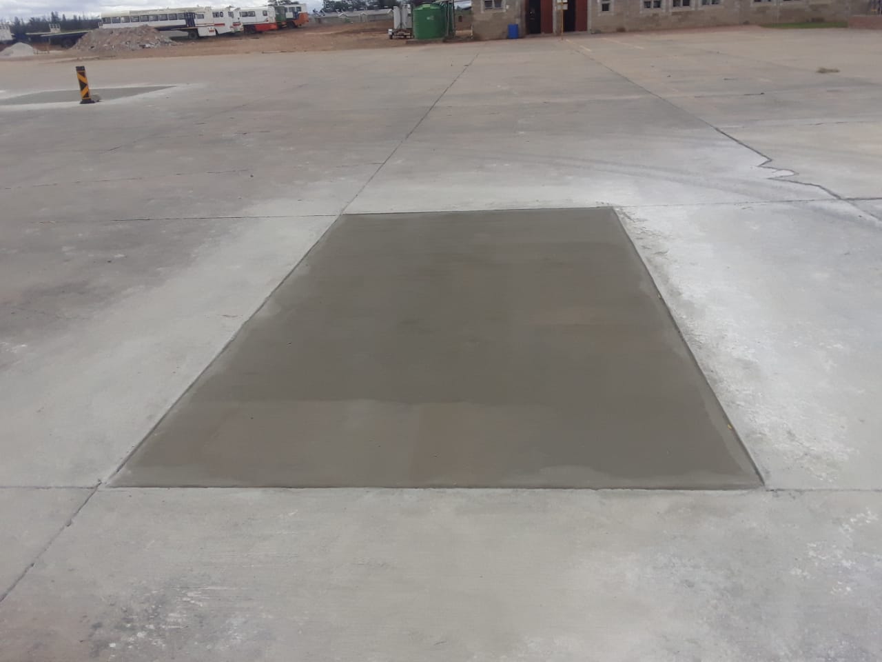 concrete filling, broom finish